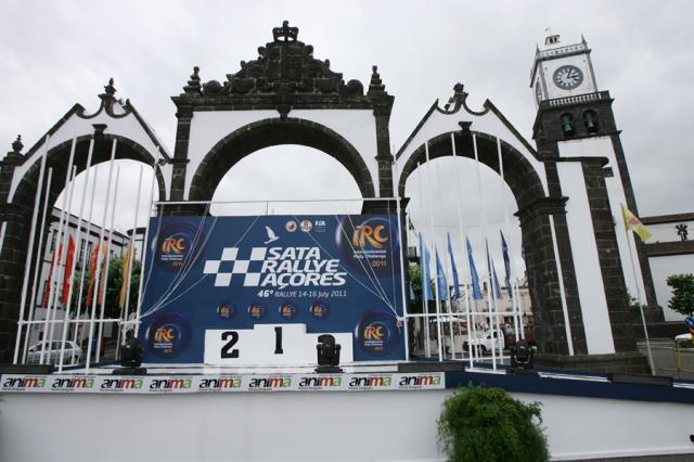 Concorrentes do SATA Rallye Açores apresentados esta noite