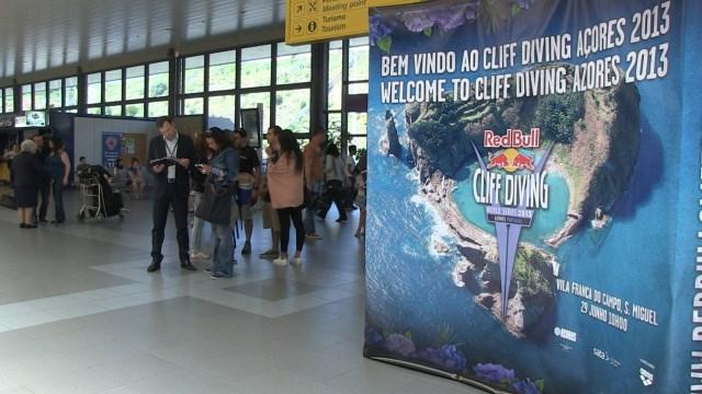 Atletas do Red Bull Cliff Diving começam a chegar aos Açores (vídeo)