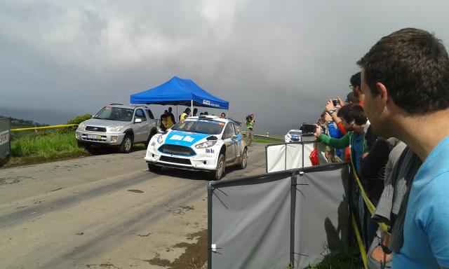 Ricardo Moura parte radiador do Ford Fiesta R5 nos Remédios