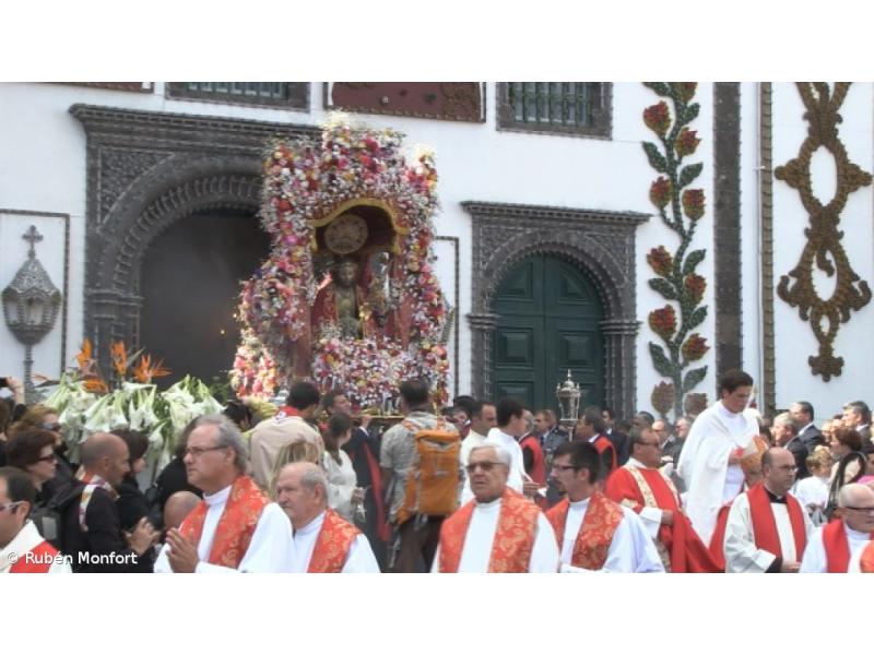 Angra, a diocese onde o bispo anda de avião e não de carro