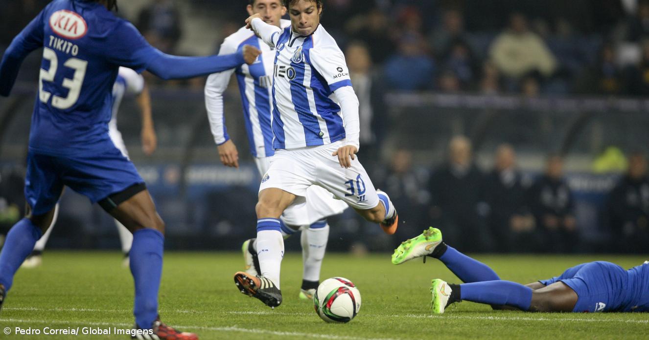 FC Porto vence Belenenses e mantém distância para o ...